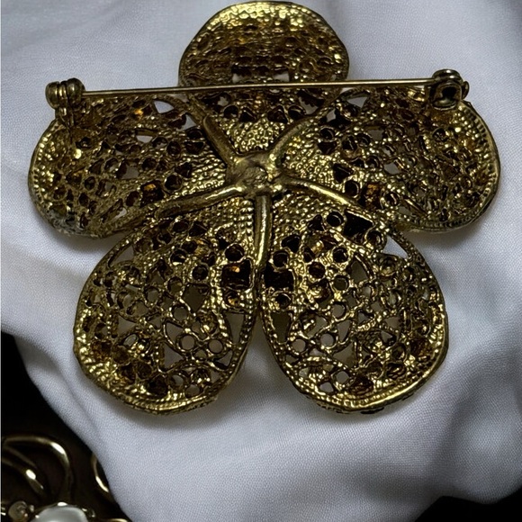 Vintage Gold Tone Green & AB Crystal Floral Brooch 2-1/4” - Picture 5 of 8